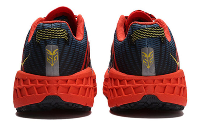 Speedgoat 4 bred ‘Fiesta Provincial Blue’